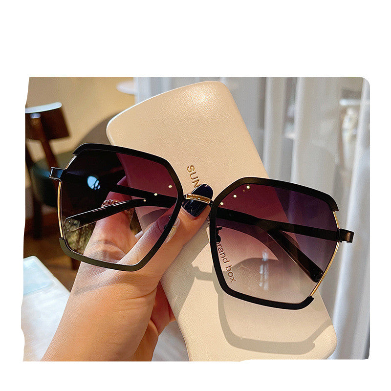 Vintage Half-Frame Oversized Sunglasses - Trendy & Protective - Black to grey